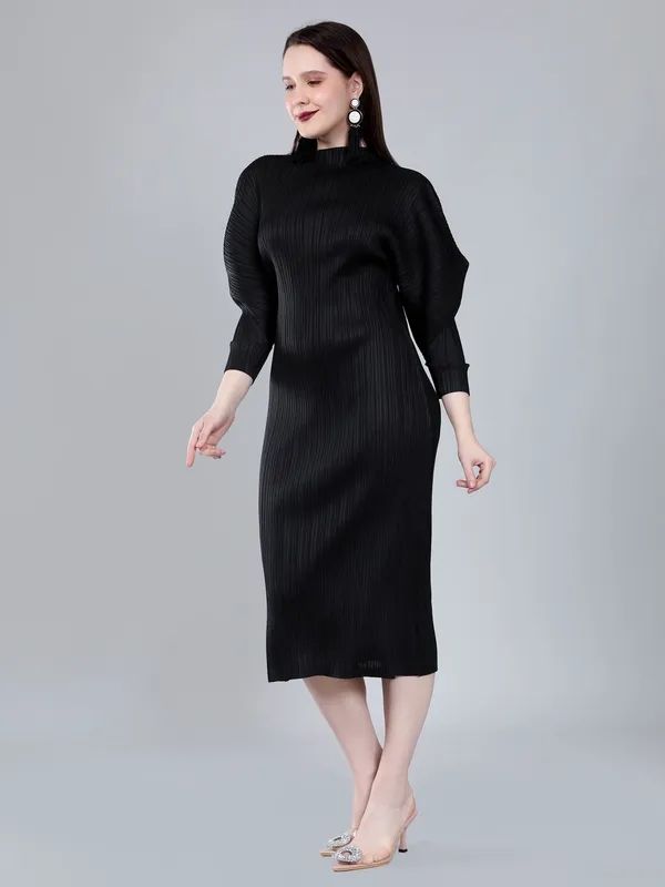 Jewel Neck Pleated Dress One-Size Black